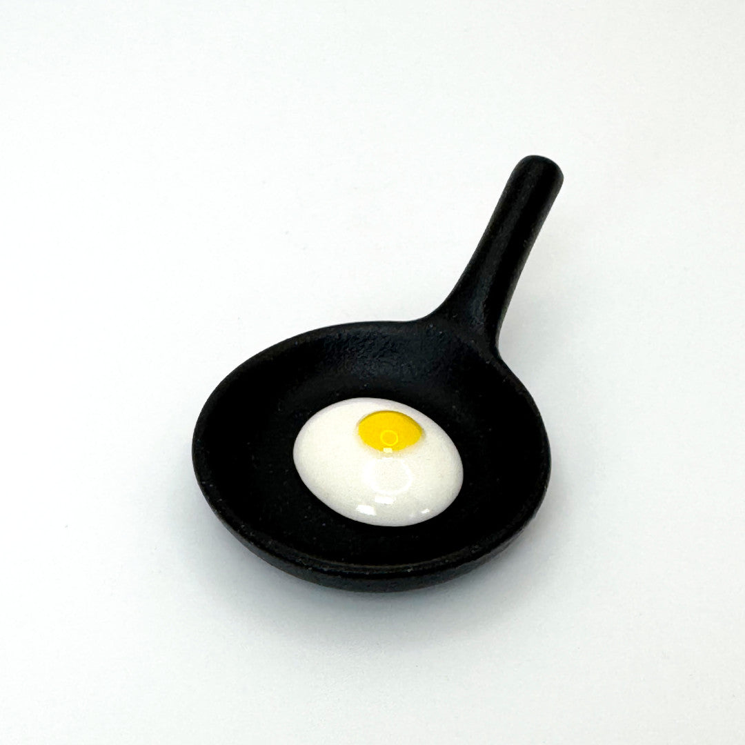 Matcha Scoop Rest - Frying Pan with Egg
