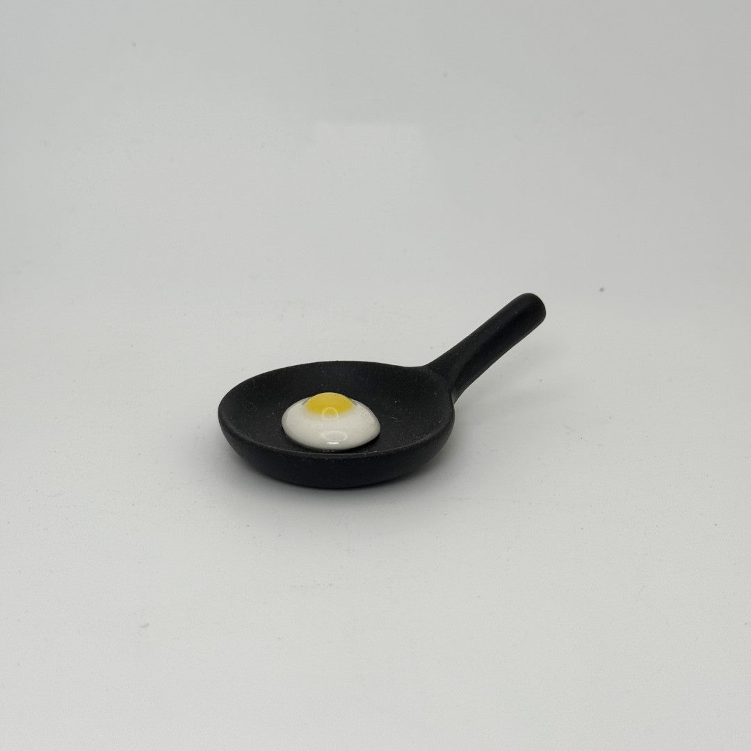 Matcha Scoop Rest - Frying Pan with Egg